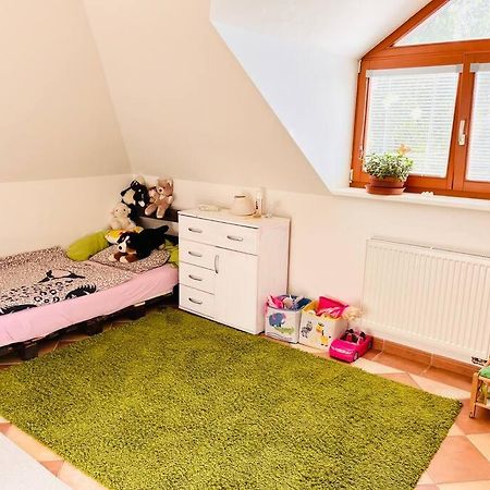 Apartman Se Zahradou 20 Minut Do Centra Prahy Ořech Kültér fotó